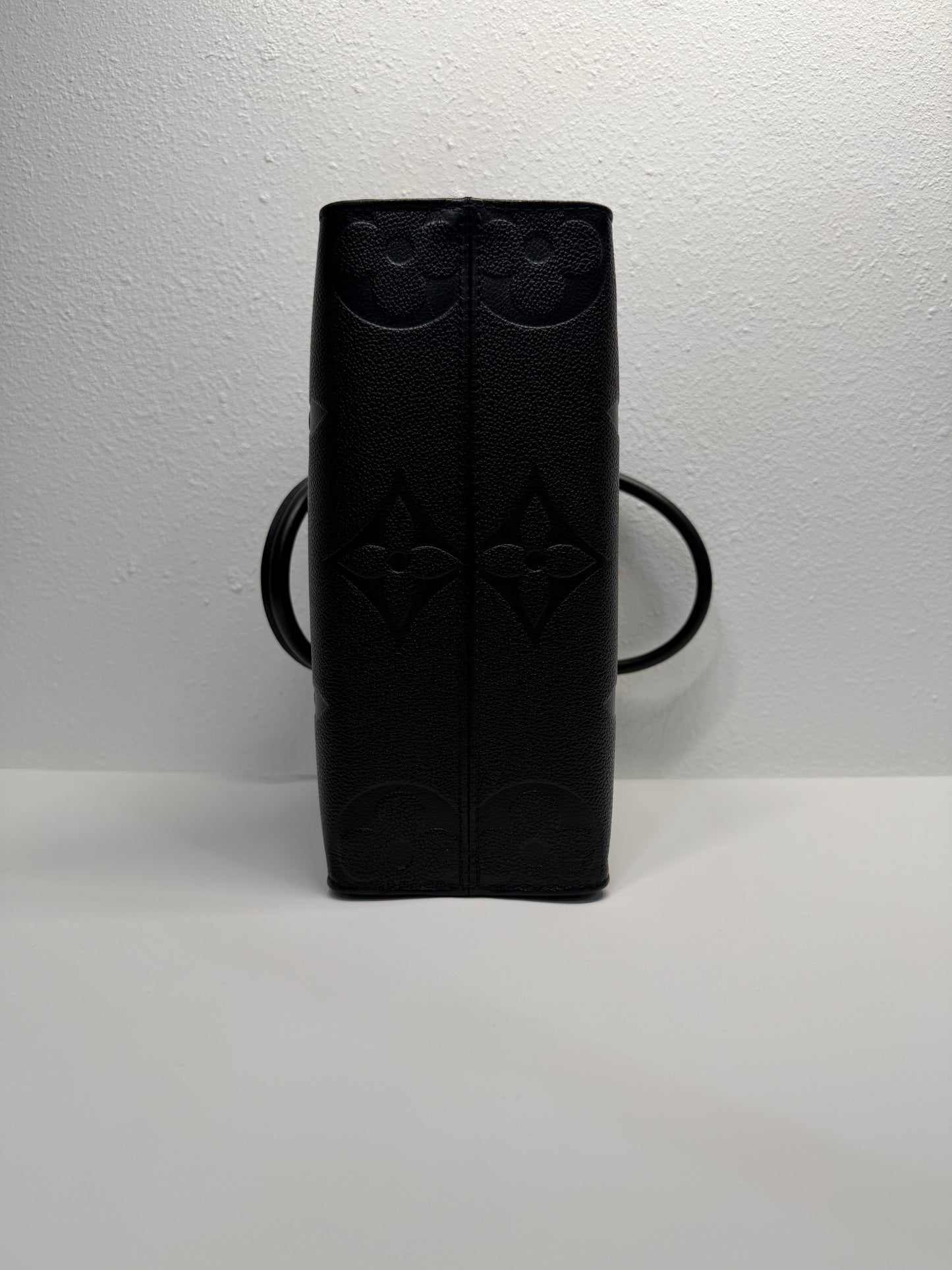 Louis Vuitton on the go pm