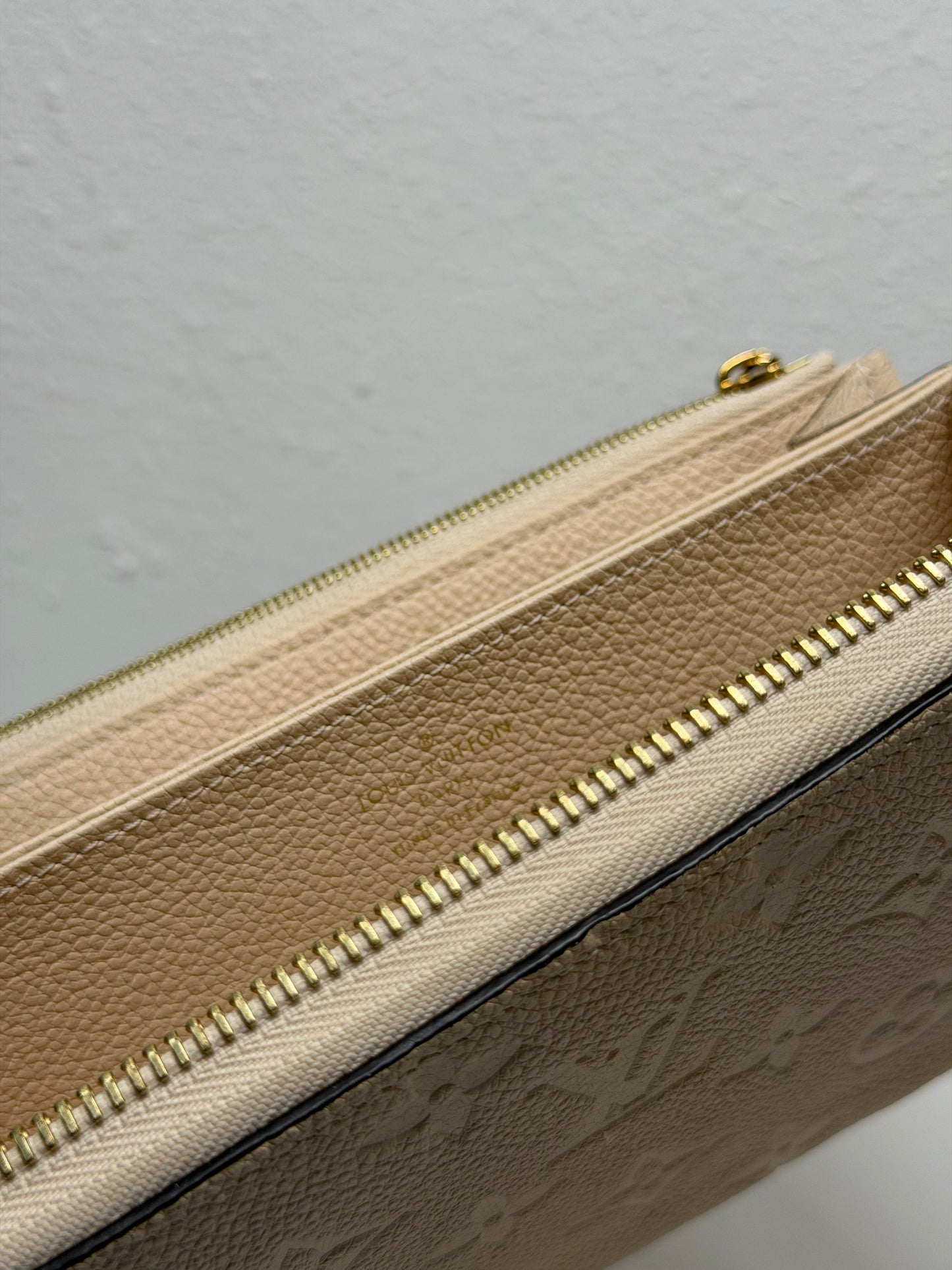 Louis Vuitton zippy wallet