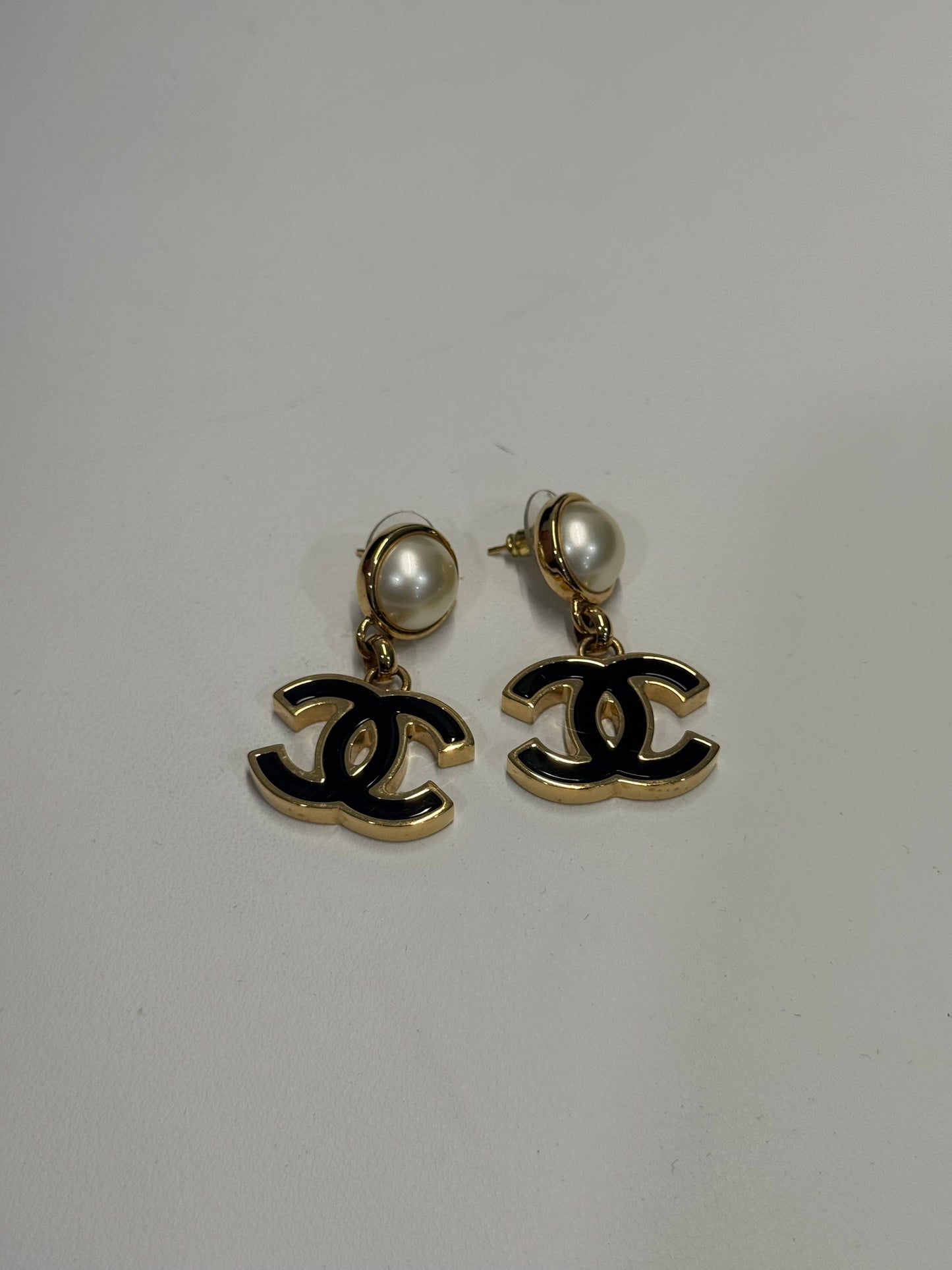 Chanel faux pearl black cc