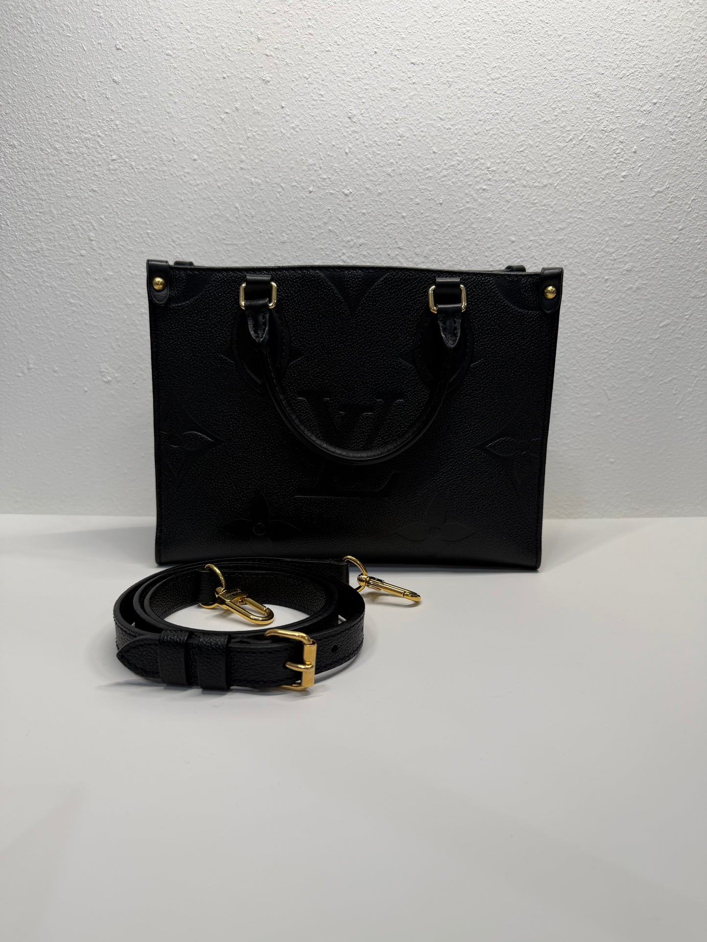 Louis Vuitton on the go pm