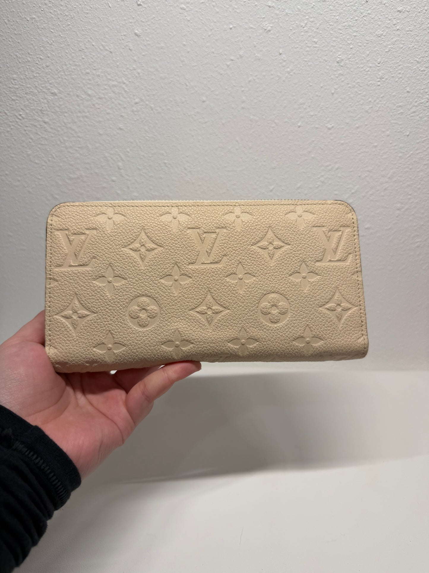 Louis Vuitton zippy wallet