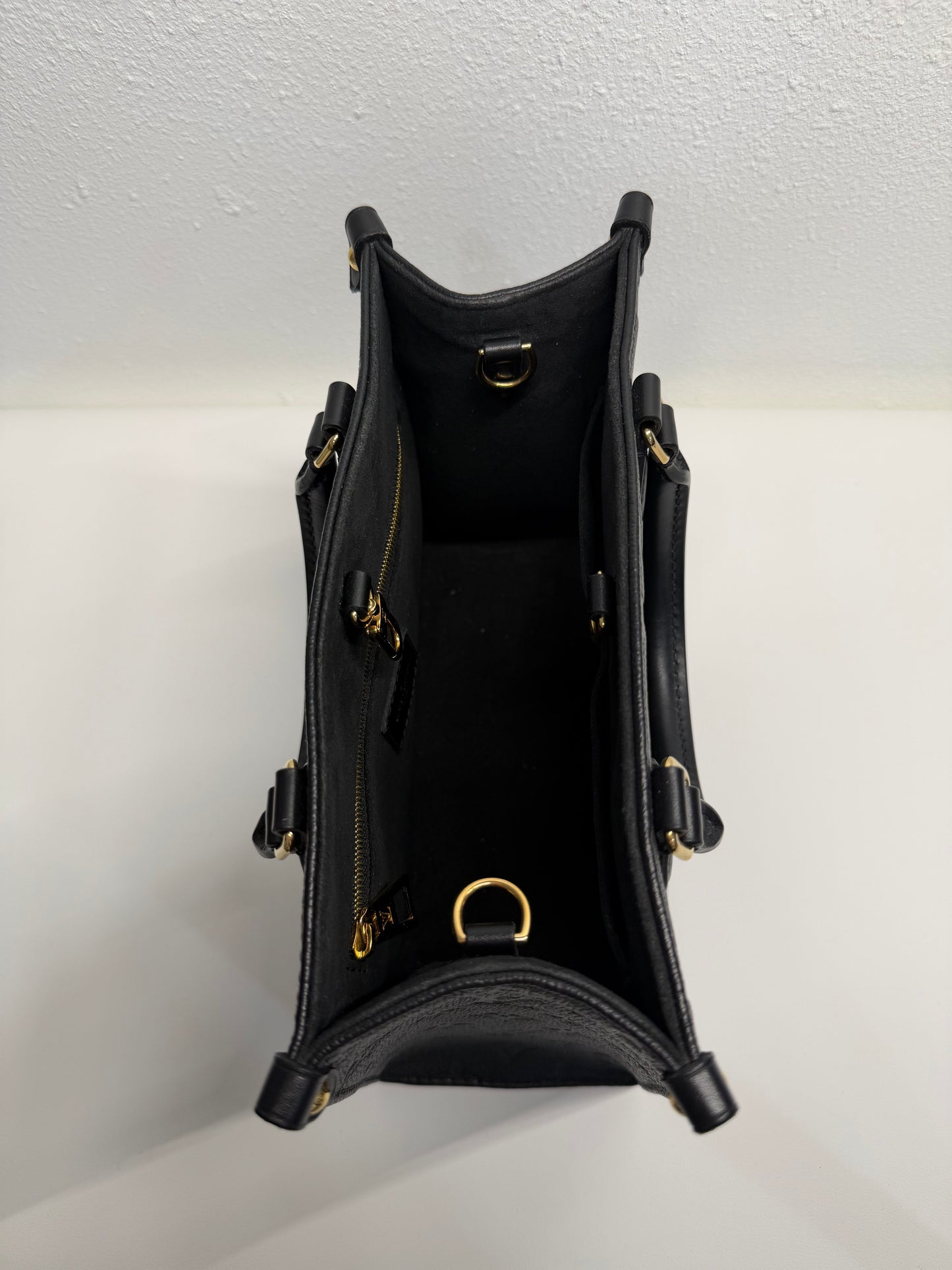 Louis Vuitton on the go pm