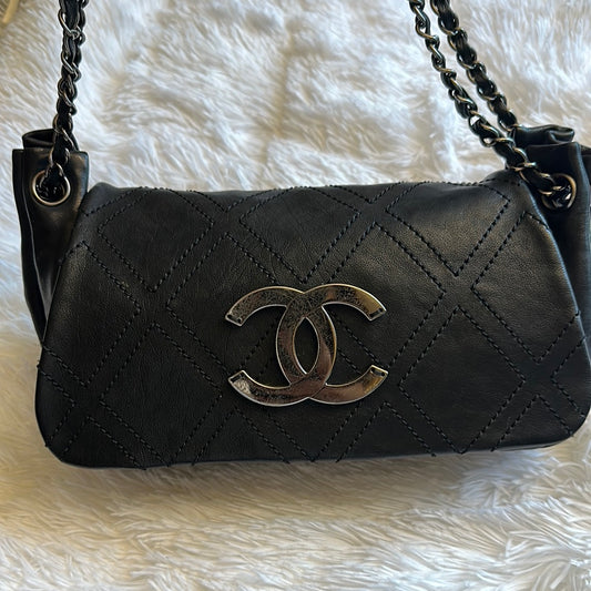 Chanel diamond stitch shoulder bag