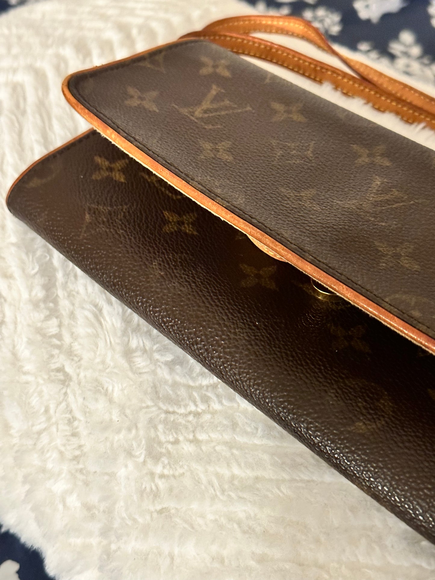 Preloved Louis Vuitton Twin Pochette Monogram
